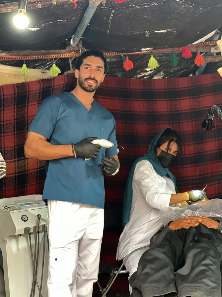 سفر مهربانی دندانپزشکی دکتر داودیان به دشت لاله کوهرنگ